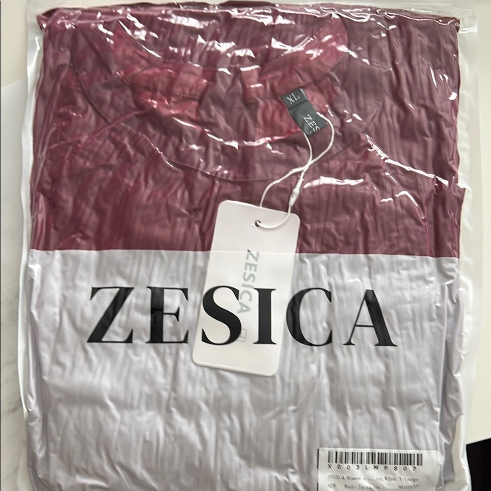 Zesica Colorblock Top in Wine and White